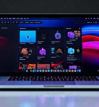 Una MacBook elegante y luminosa