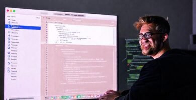Un programador feliz desarrolla apps en Xcode