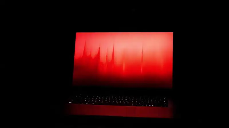 El MacBook Air M2 sobrecalienta y dañará
