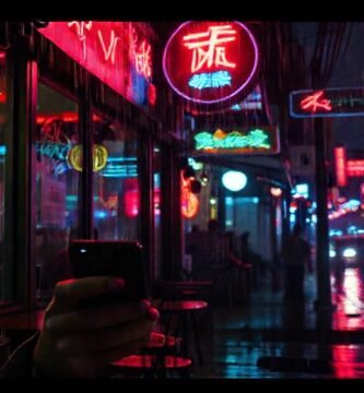 Un café cyberpunk empañado y distorsionado