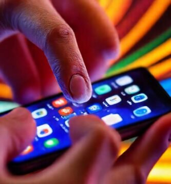 El iPhone muestra una interfaz vibrante