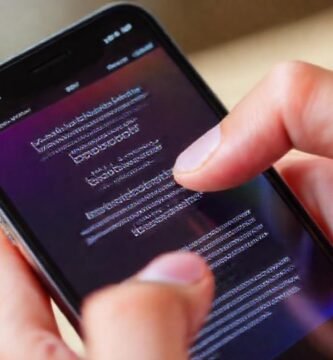 La mano copia texto en iPhone