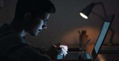 Un usuario tranquilo disfruta la pantalla