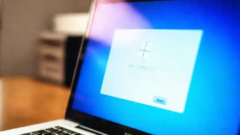 MacBook Pro muestra pantalla azul tecnológica