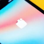 El iPhone exhibe un diseño minimalista brillante