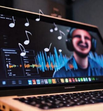 Músico crea música en portátil brillante