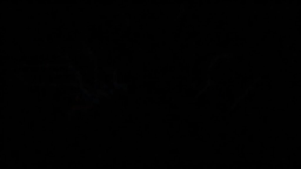 Un smartphone refleja preocupaciones digitales oscuras