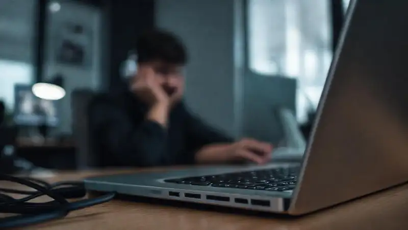 MacBook Air M2: diseño elegante, frustración digital
